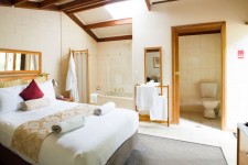 Spa Room - Luxurious towels and bath robes